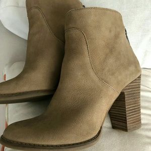 Lucky Brand Liessel 9 nude beige ankle boots